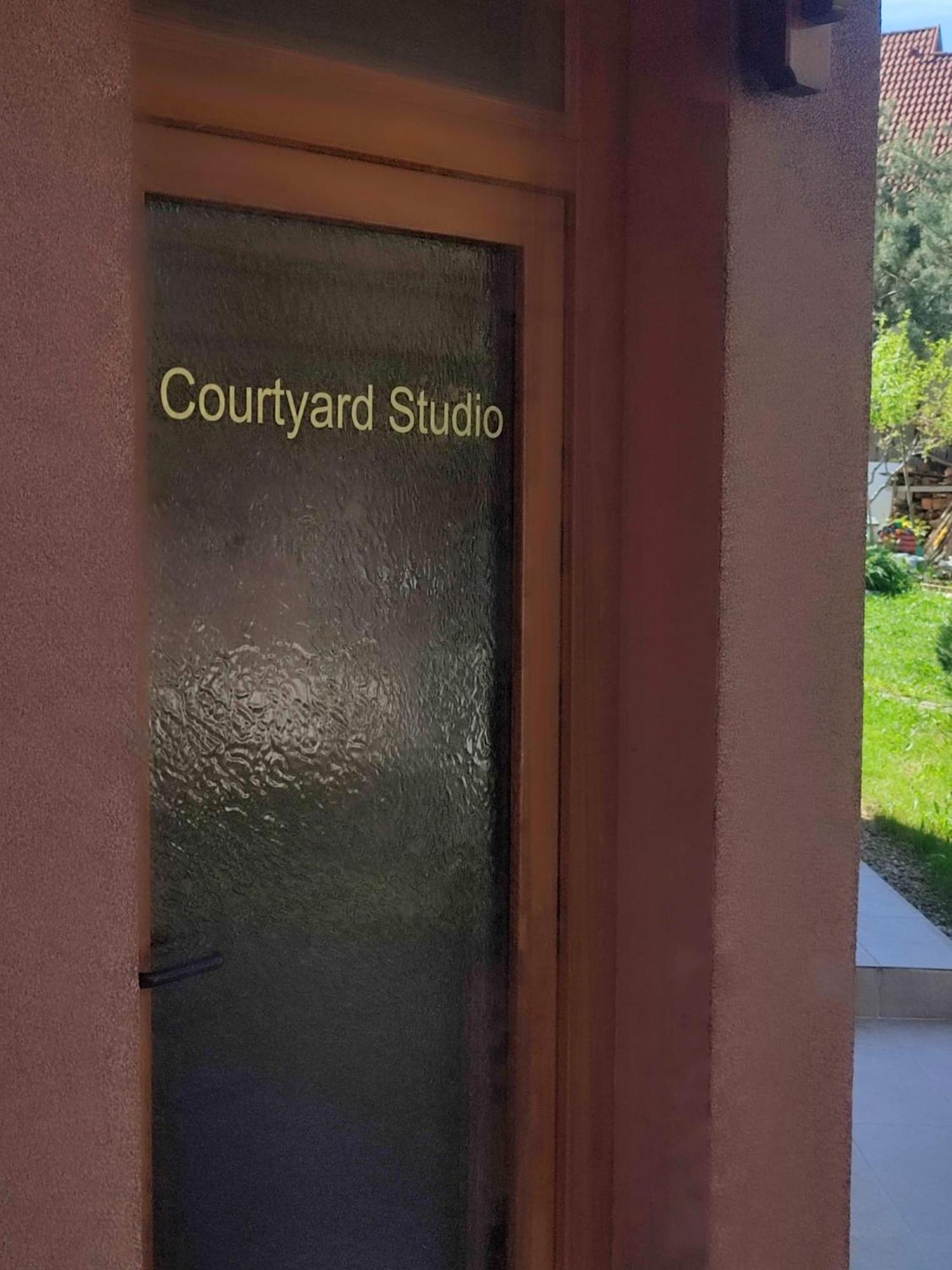 Courtyard Studio Oradea Exterior foto